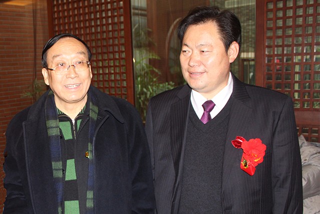 中國(guó)老齡事業(yè)基金會(huì)會(huì)長(zhǎng)、民政部原副部長(zhǎng)李寶庫(kù)與貴友集團(tuán)董事局主席張金洲合影